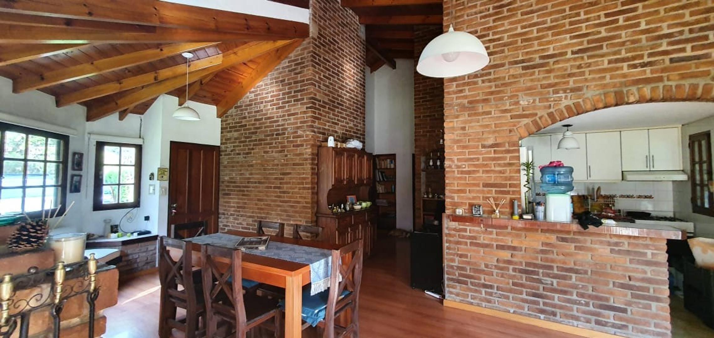 Lindisima casa en CLUB PRIVADO LOMA VERDE.