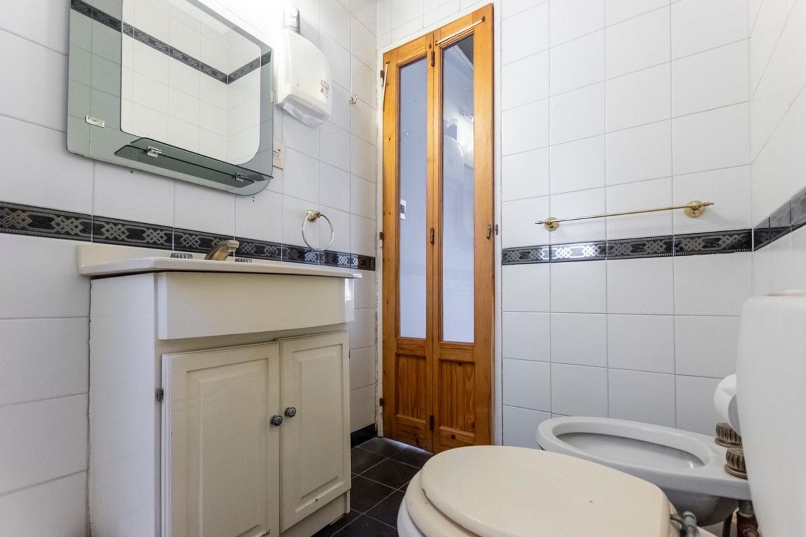 Bartolome Mitre 1644 , Piso 6