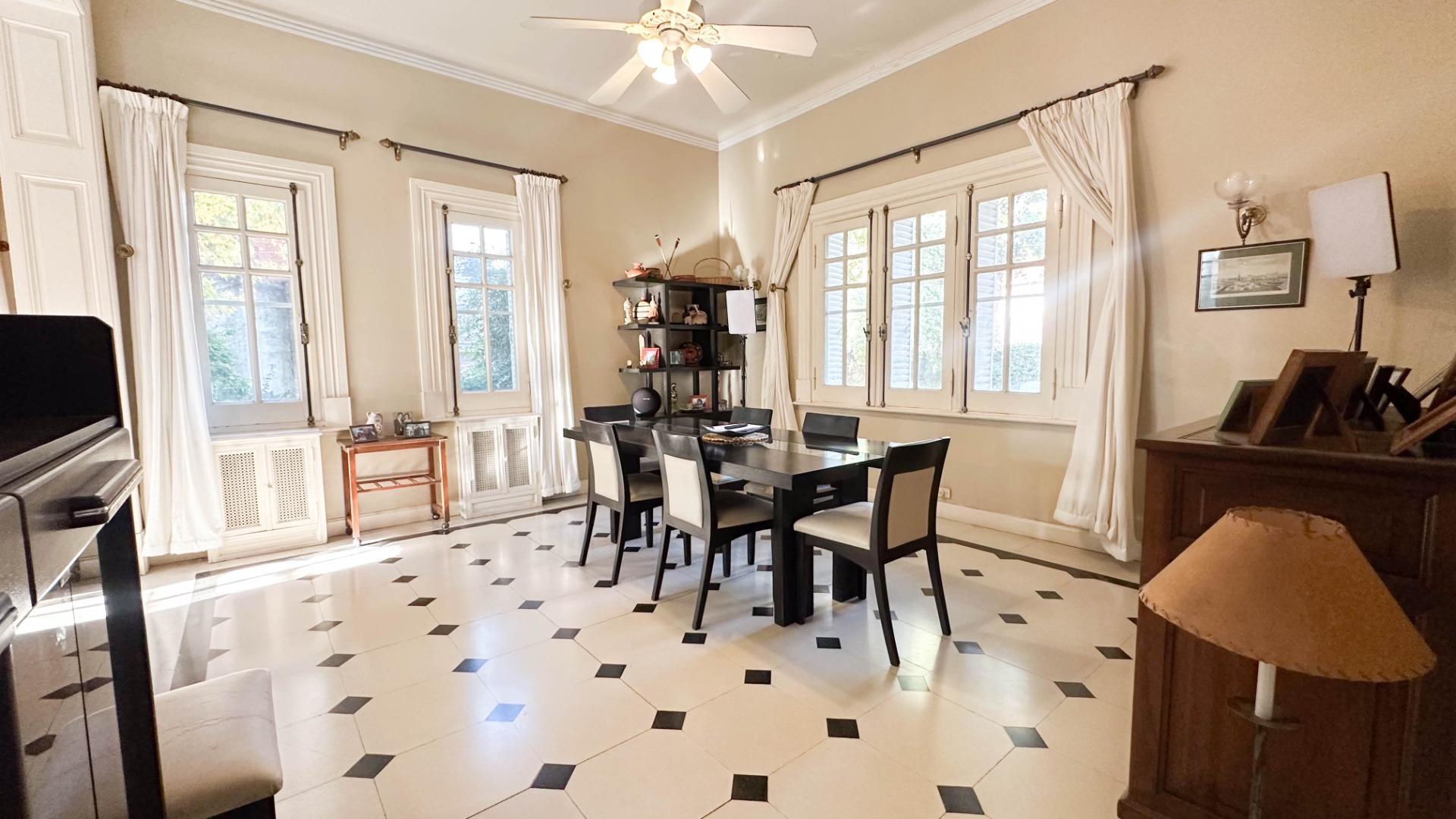 Casa 5 ambientes con 5 baños