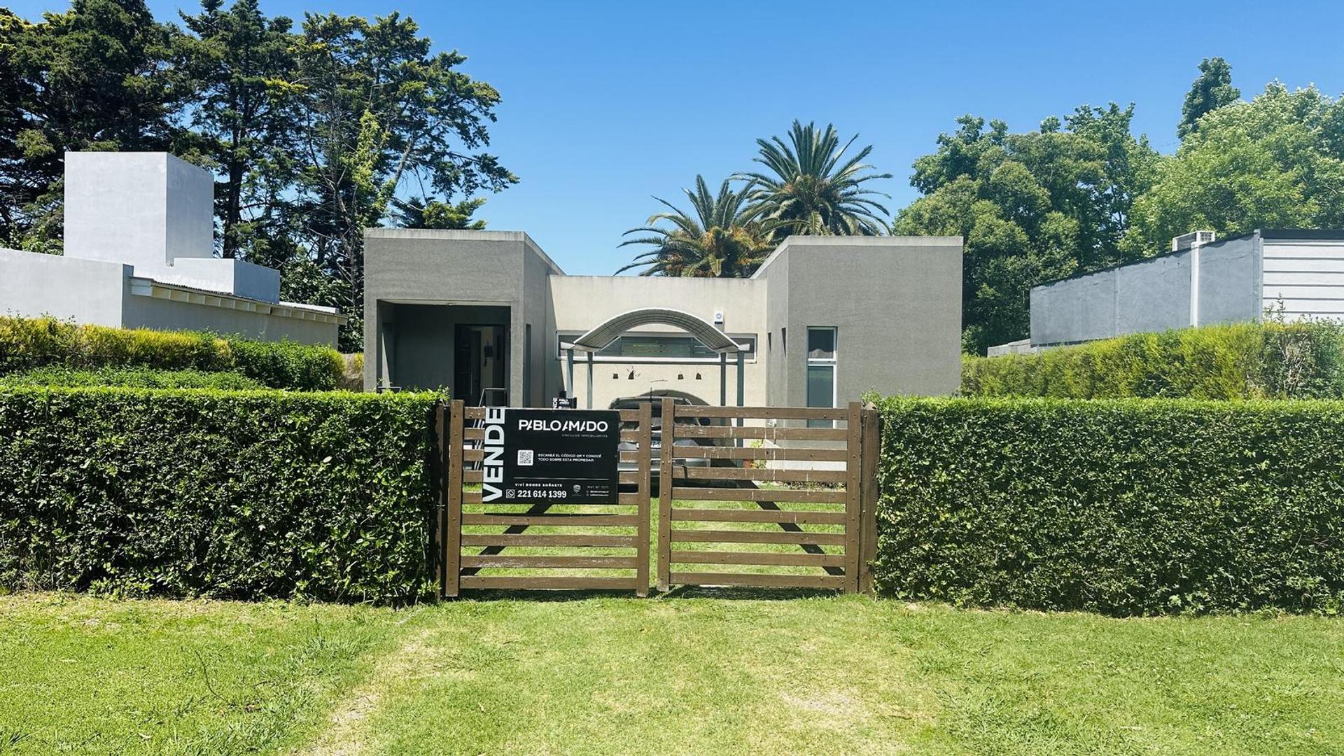 Casa en barrio cerrado. 2 Dormitorios.  143 entre 515 y 517