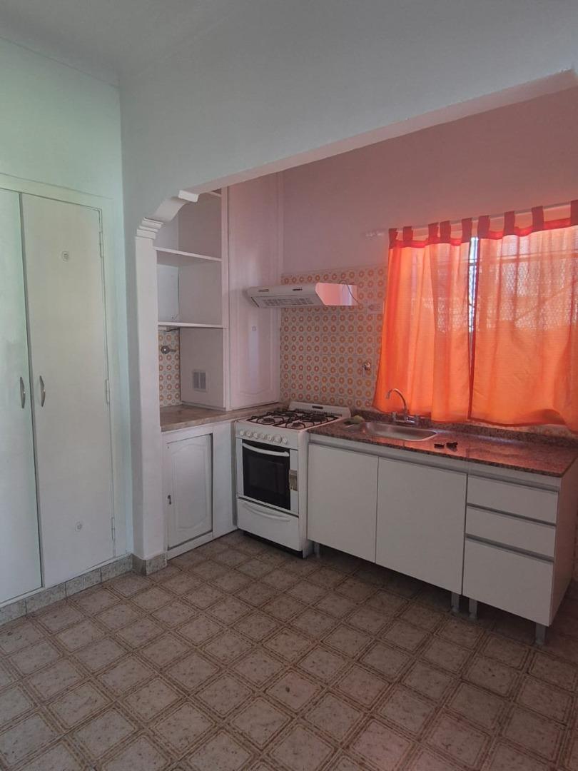 Casa en Alquiler con 2 cocheras