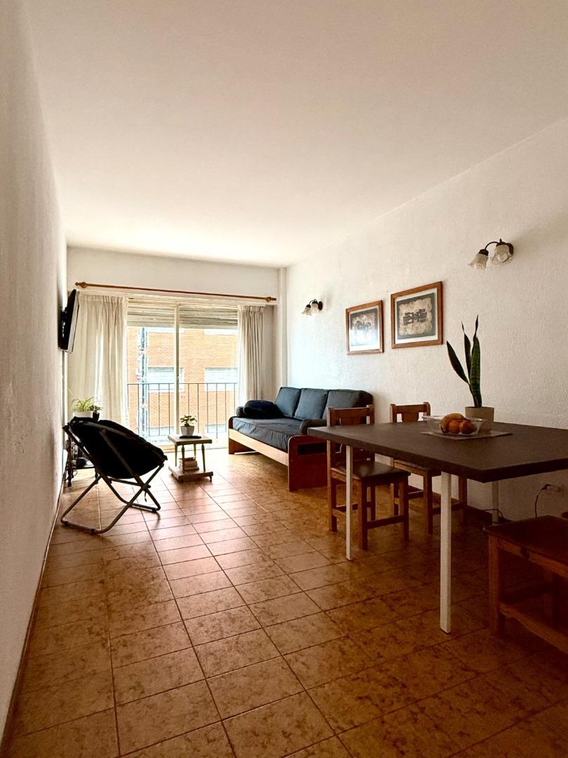 DEPARTAMENTO DE3 AMBIENTES CON BALCON A LA CALLE