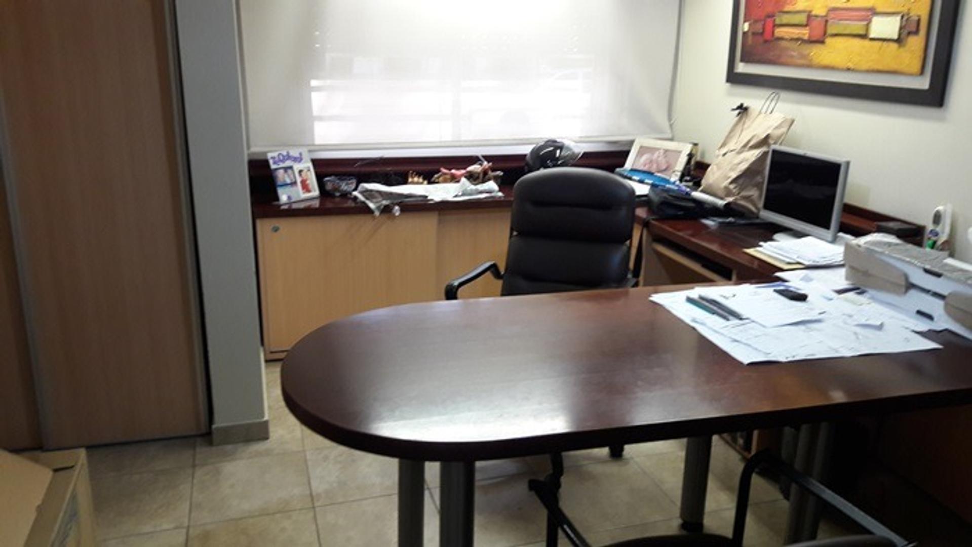 OFICINA EN PB CON PATIO