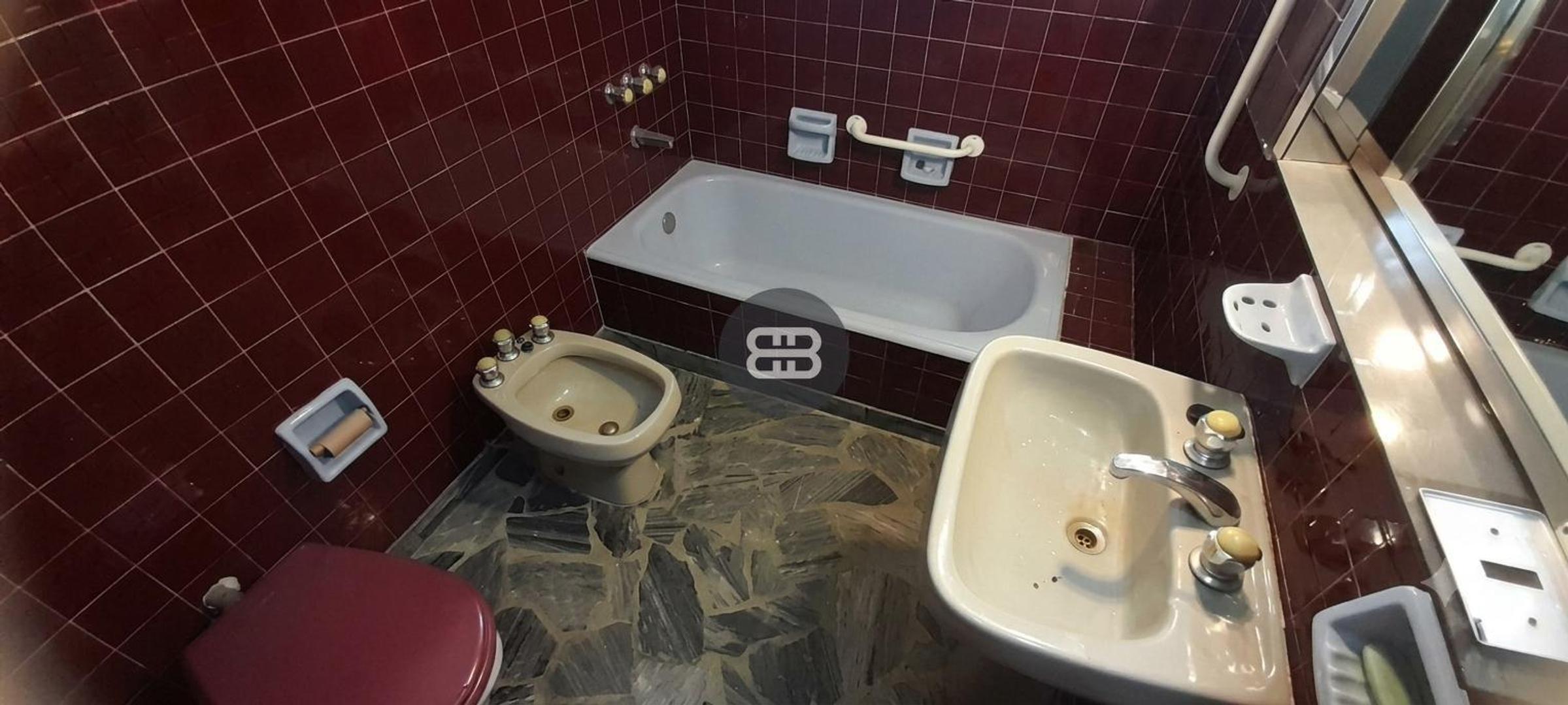 Depto Tipo Casa en Venta 50 años