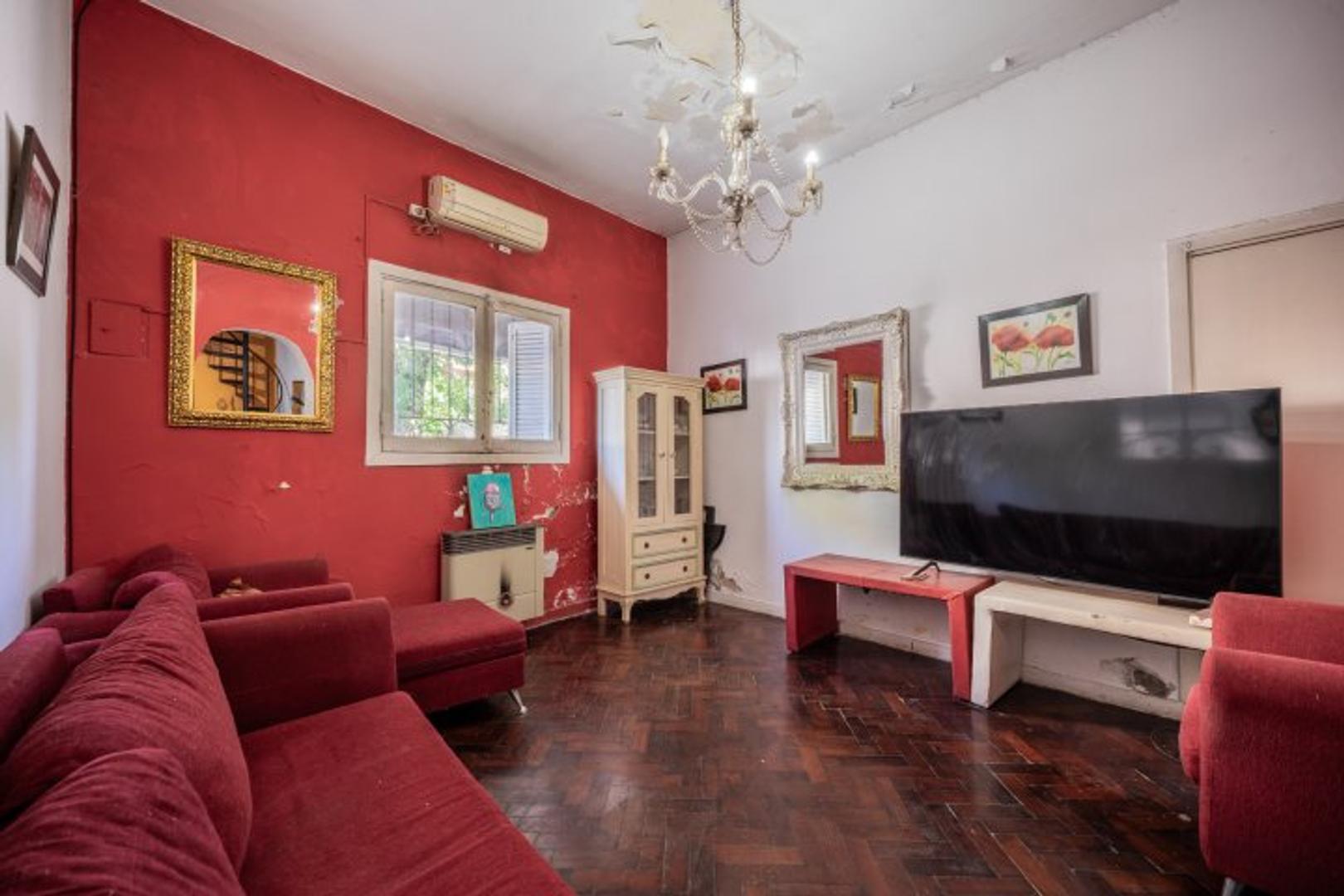 Casa 16 ambientes con 3 baños