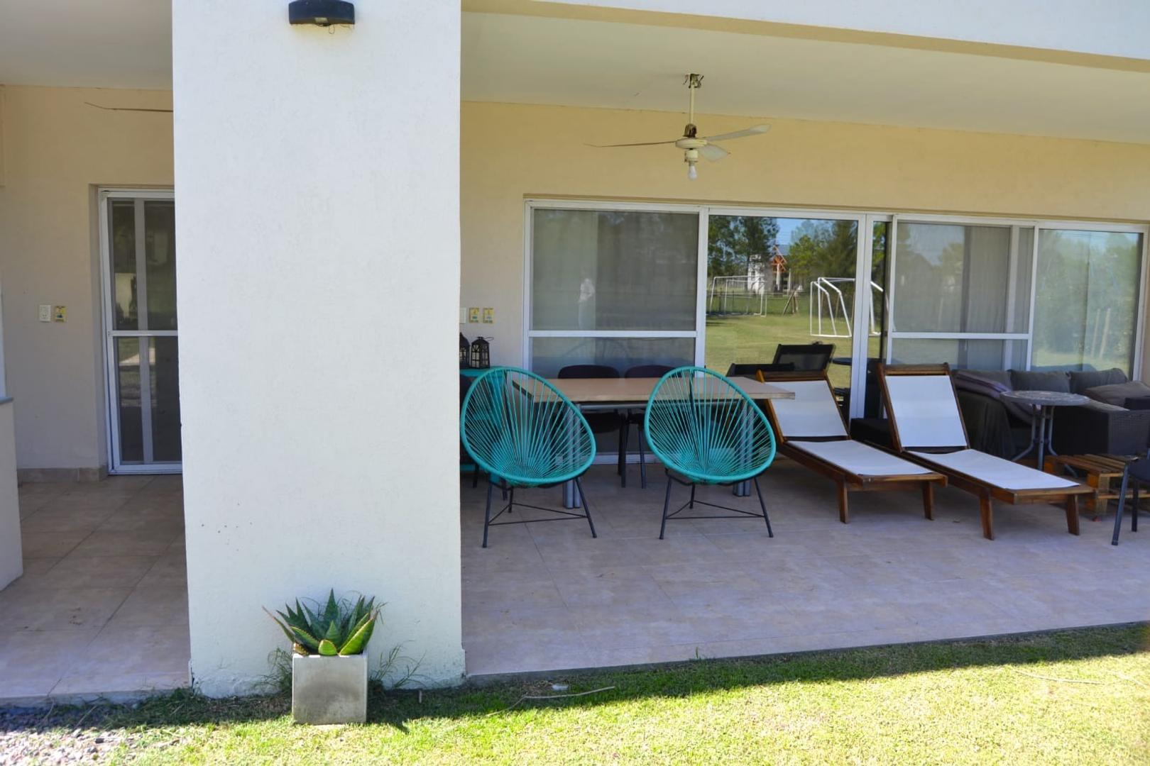 Casa en Alquiler en El Nacional Club De Campo, USD 1.200