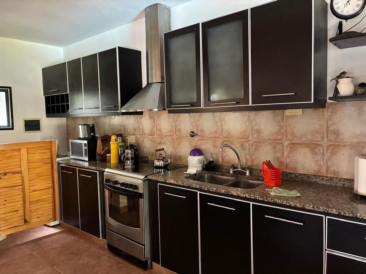 Venta casa en Funes con jardín y pileta, permuta