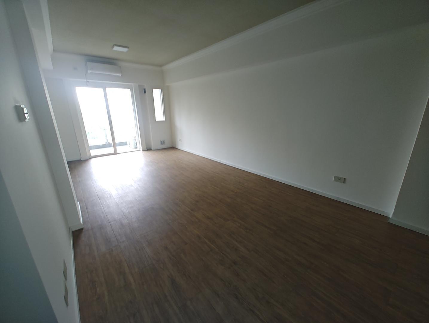 Hermoso y moderno monoambiente al frente con Balcon