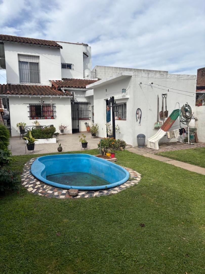 Casa en venta 4 ambientes en Luis Guillon