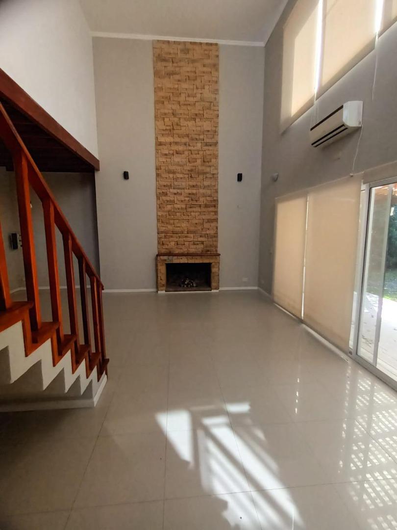 CASA EN VENTA, 6 AMBIENTES EN 2 PLANTAS, BARRIO EL RECODO