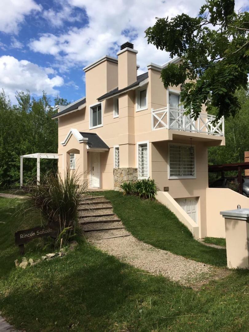 Chalet de 3 ambientes en Mar Azul a 6 cuadras de Playa.