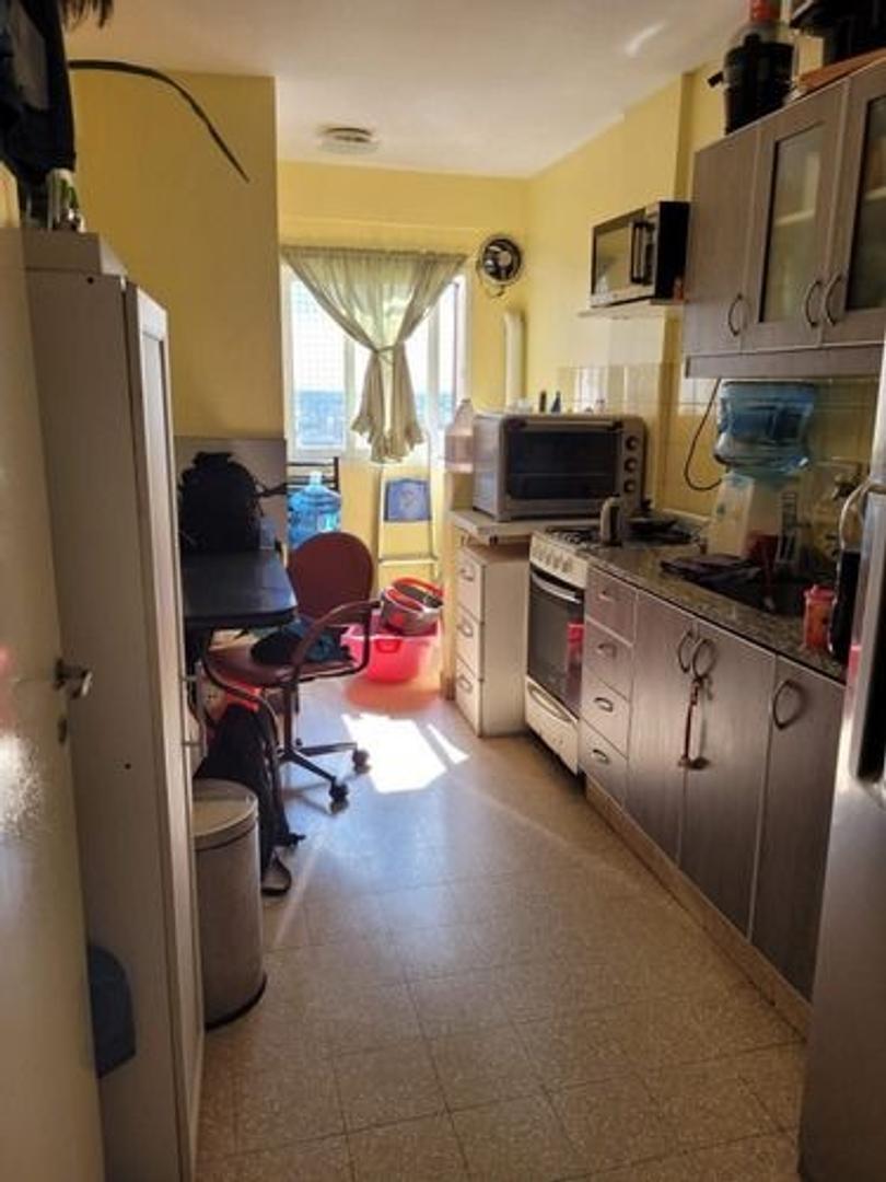 DEPARTAMENTO DE TRES AMBIENTES CON COCHERA