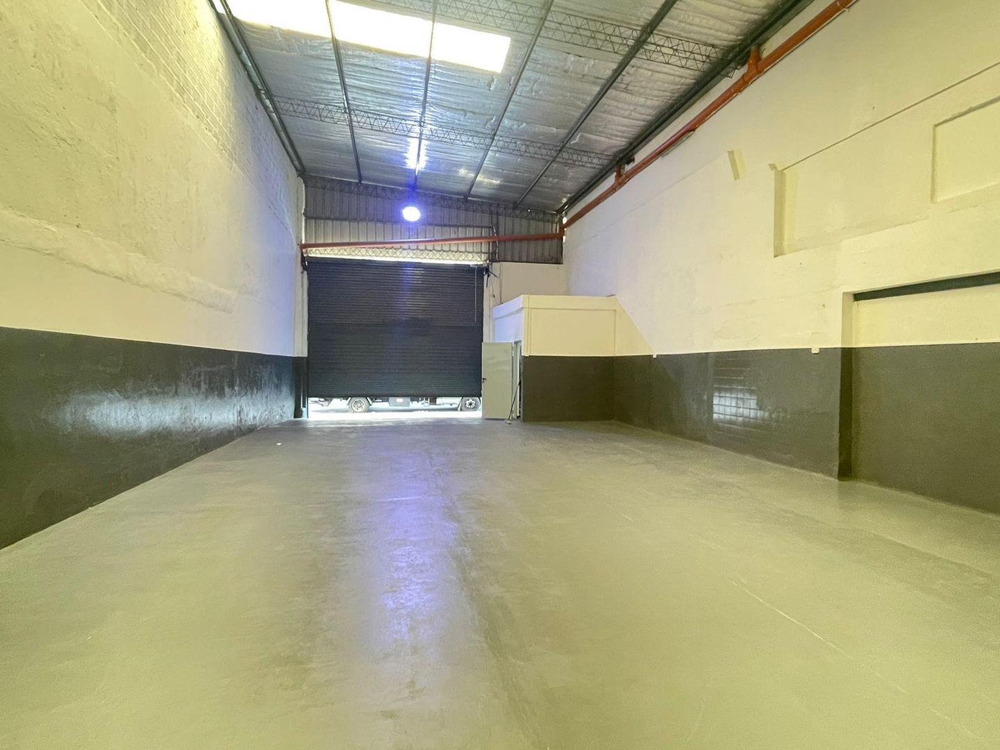 Galpon en Venta 30  mts Fondo