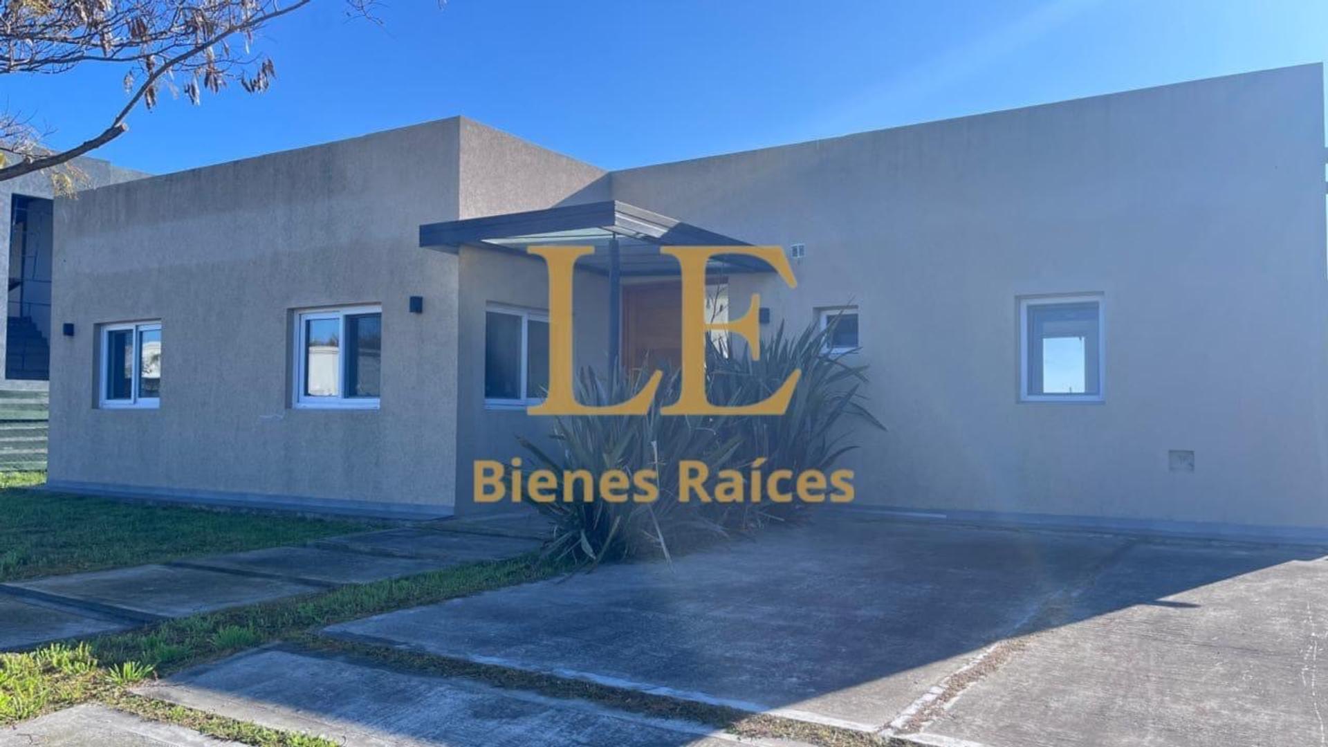 Casa en Alquiler con 4 cocheras