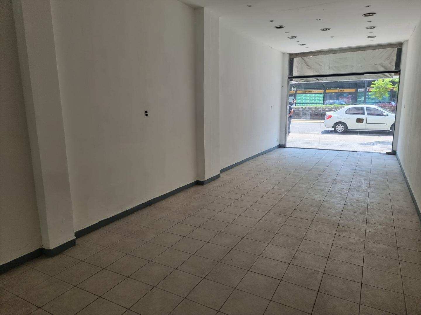 LOCAL 70M2 SOBRE AVENIDA EXC. UBICACION