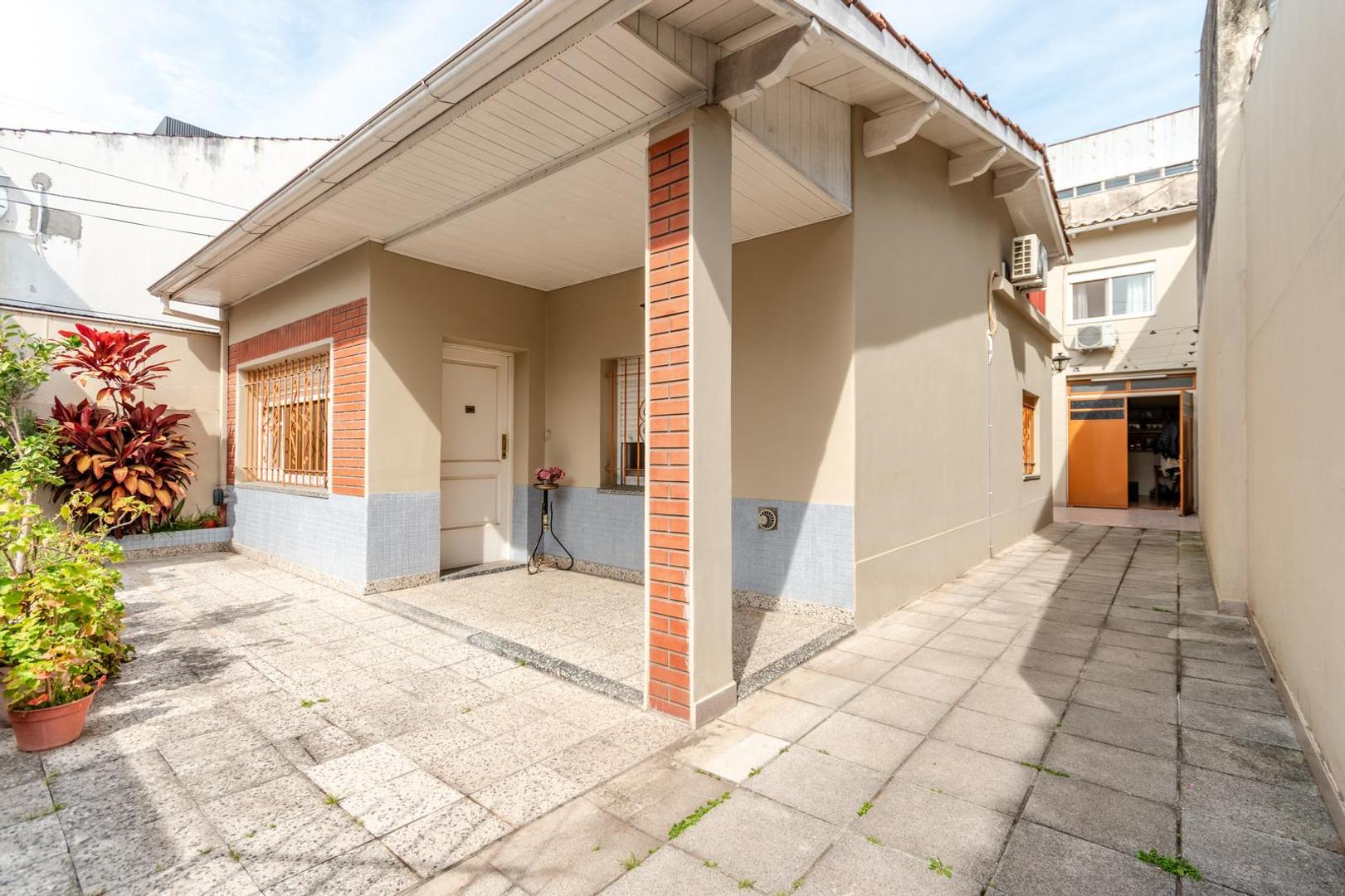 Comodísimo PH en venta en Beccar, ideal dos familias o para obtener una excelente renta.