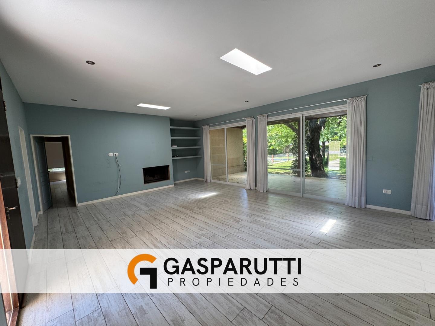 Casa en Venta con 6 cocheras