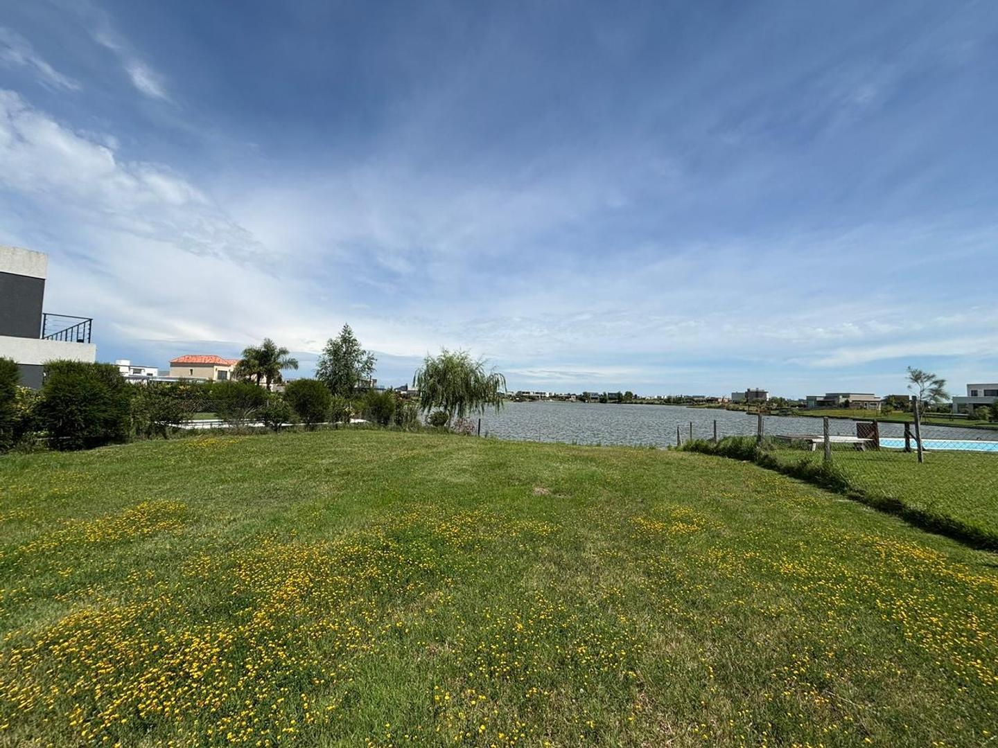 Terreno venta a la laguna Barrio San Sebastián Área 7