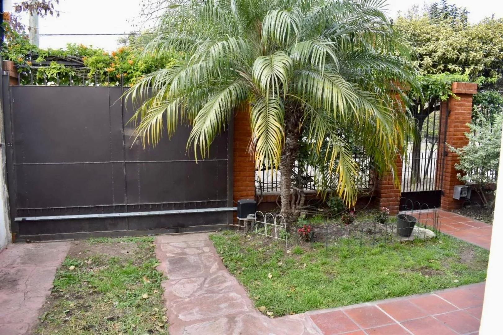 Casa en Venta con 4 cocheras