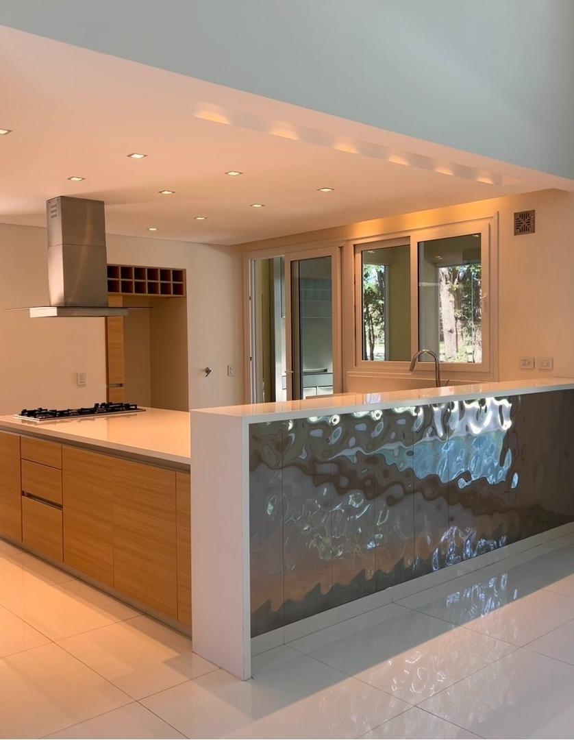 Oportunidad casa de categoría en venta Estancias del Pilar