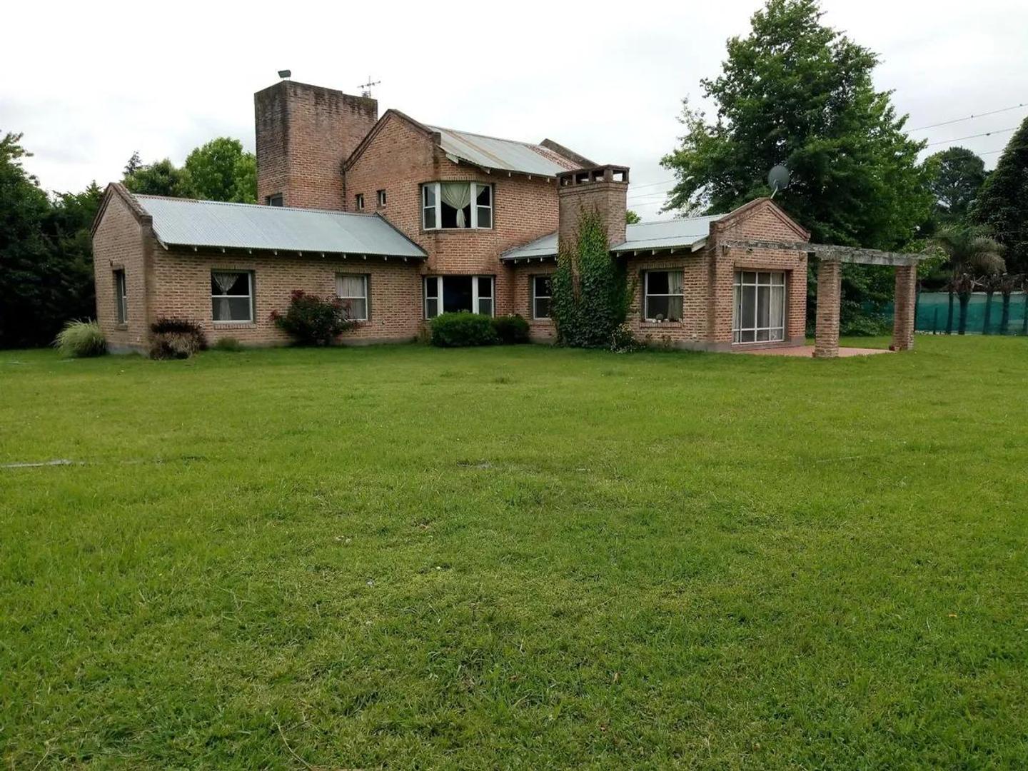 Casa en venta - 4 Dormitorios 2 Baños - Villa Elisa