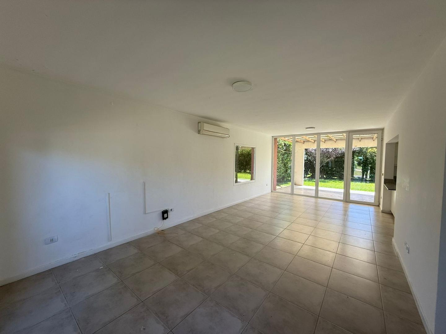 Casa en alquiler en el Barrio el Hornero, Pilar