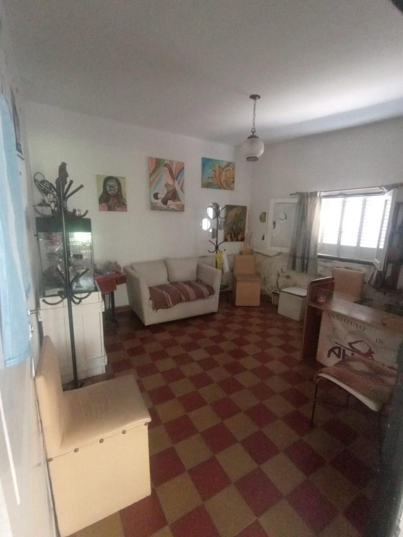 Casa 6 ambientes con 2 baños