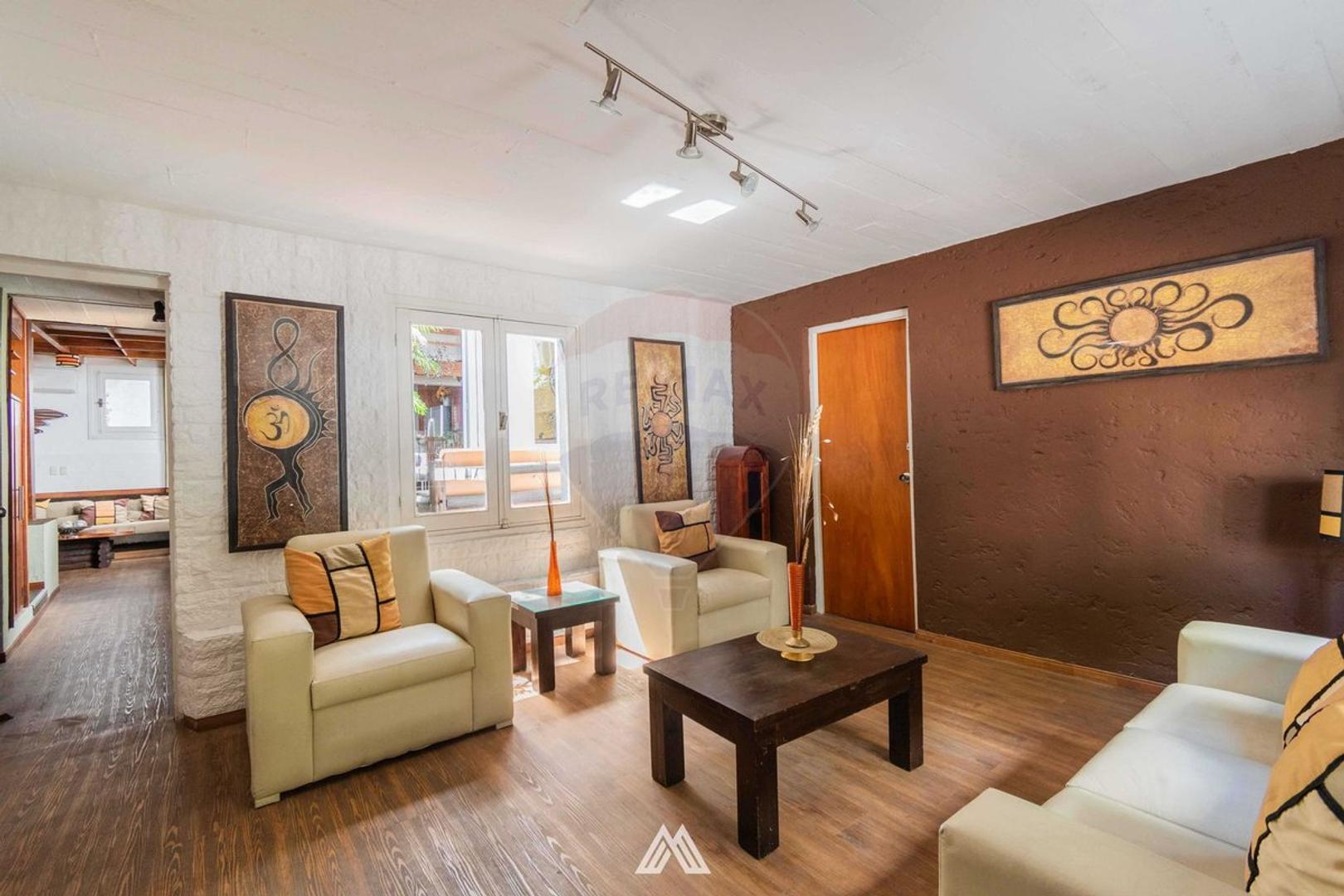 VENTA Casa POCITOS 5 dormitorios Garage Patio