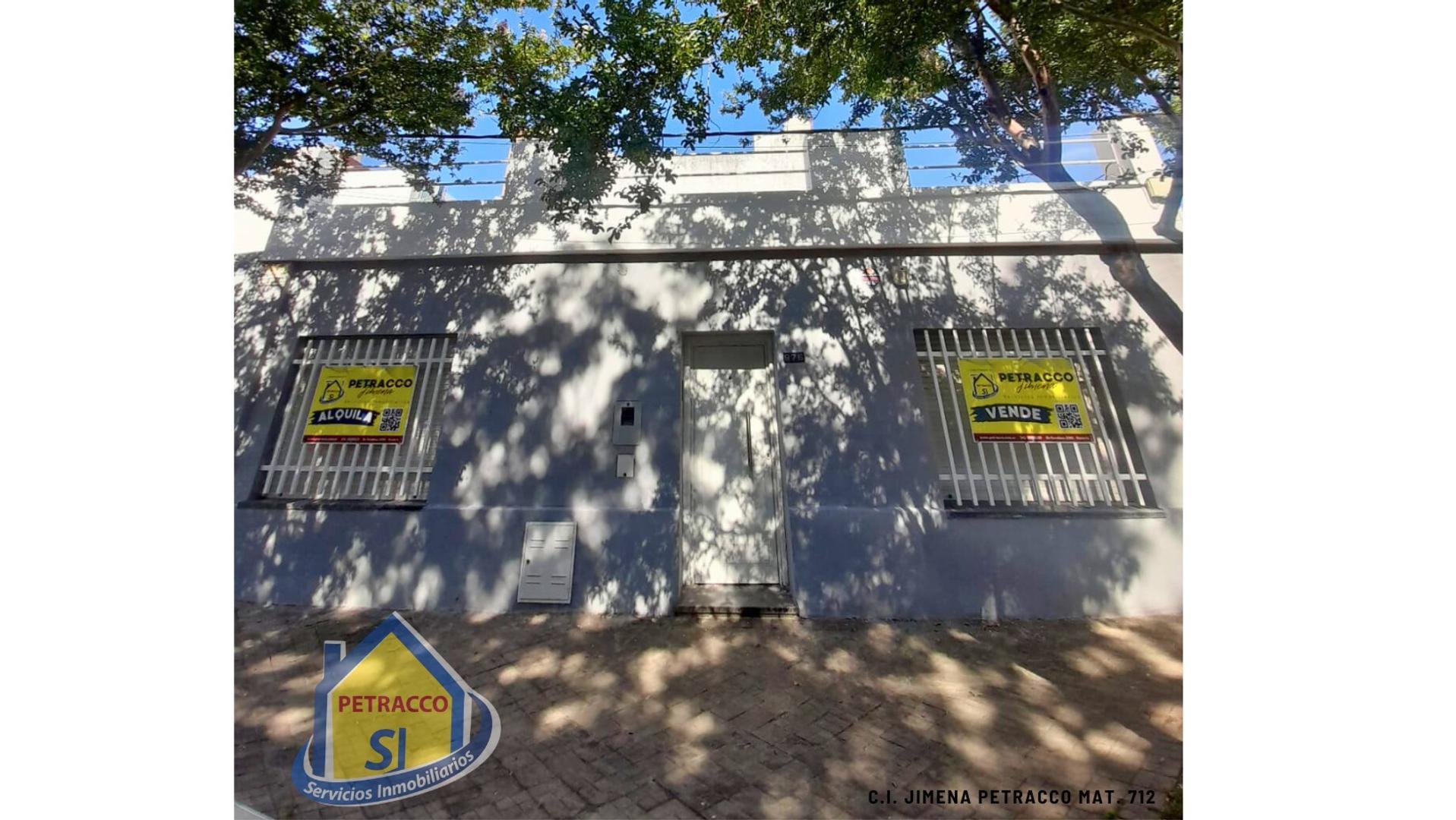 Casa el frente de 2 dormitorios en venta