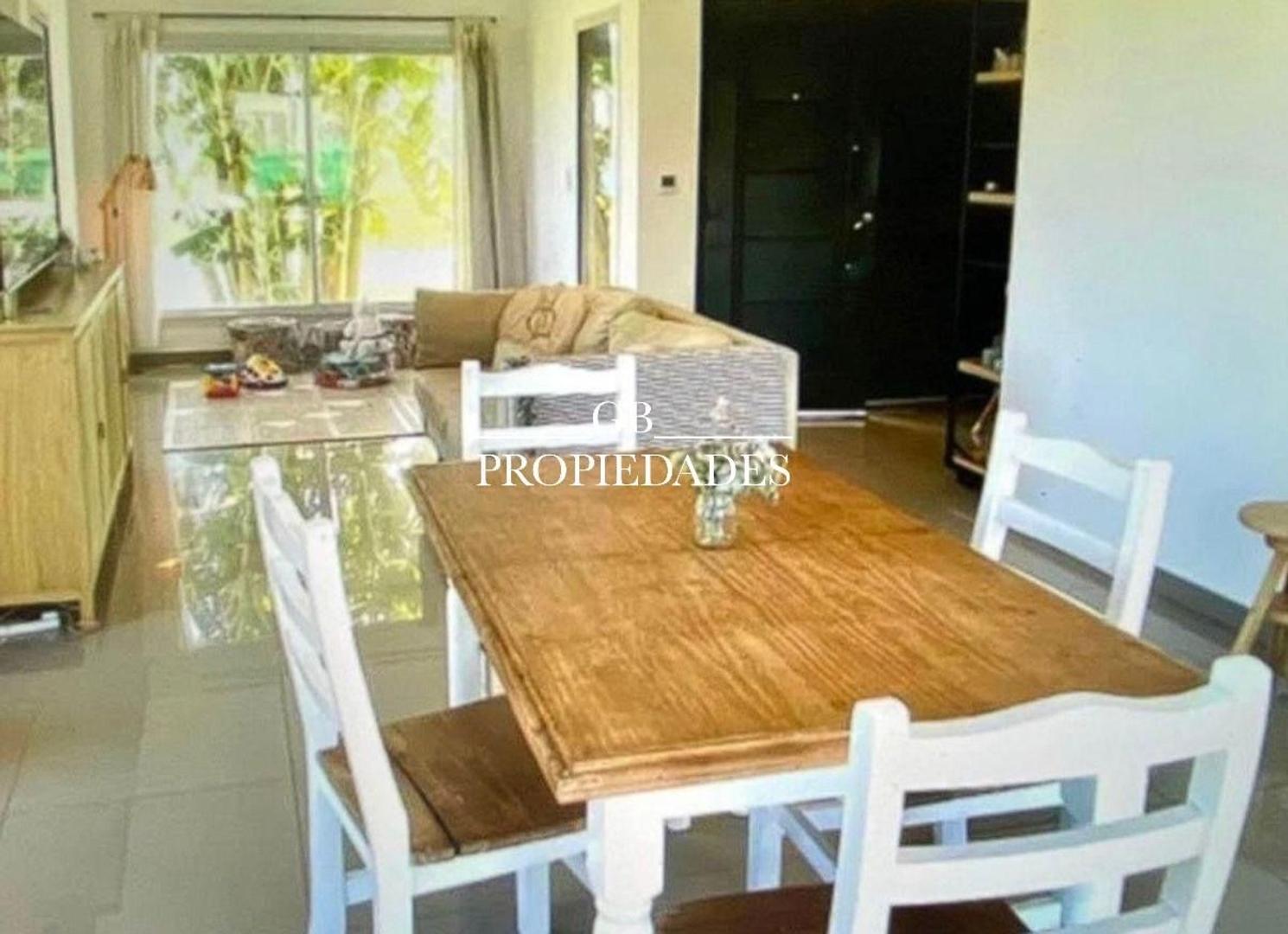 Casa 4 ambientes con 2 baños