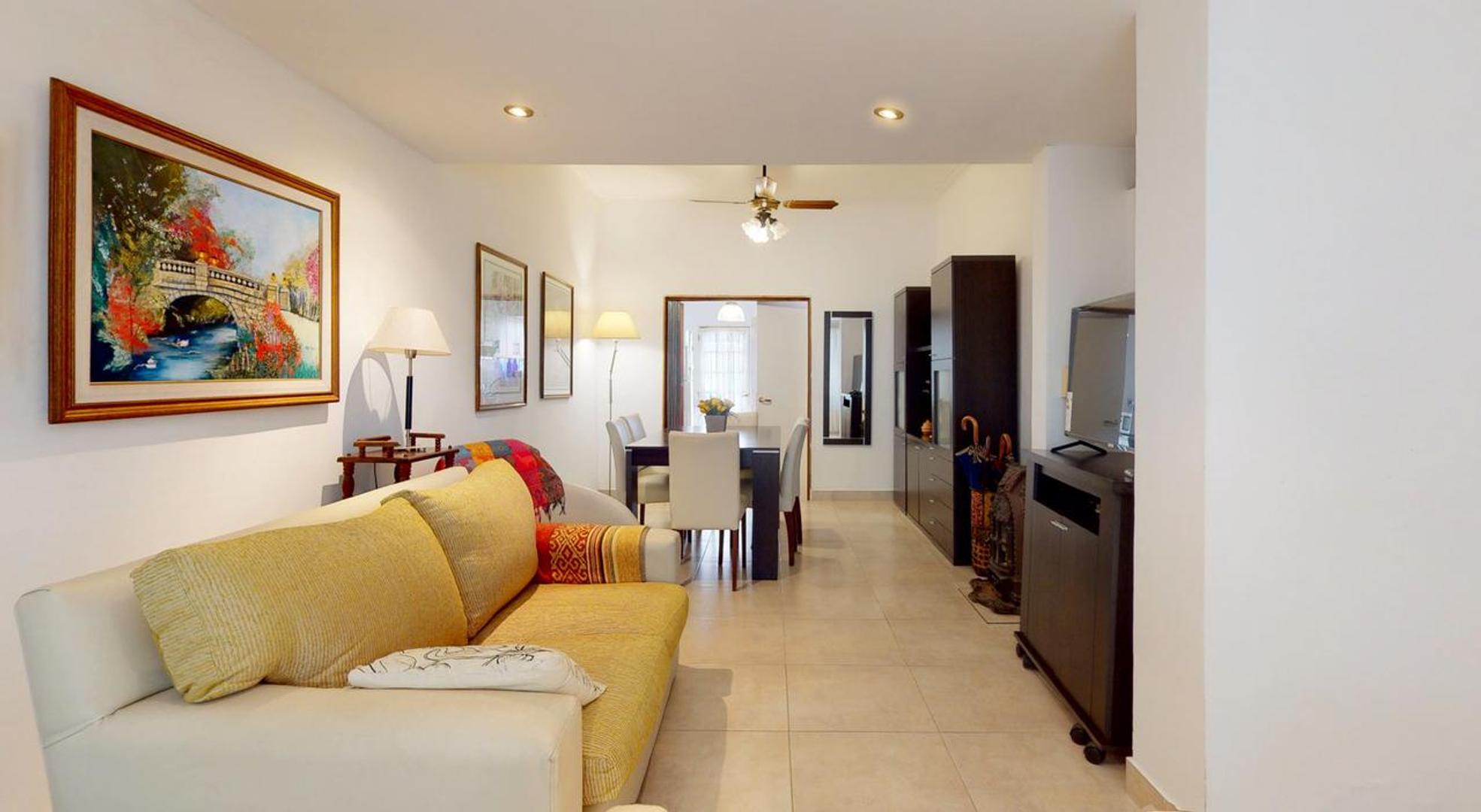 Casa 4 ambientes con 2 baños