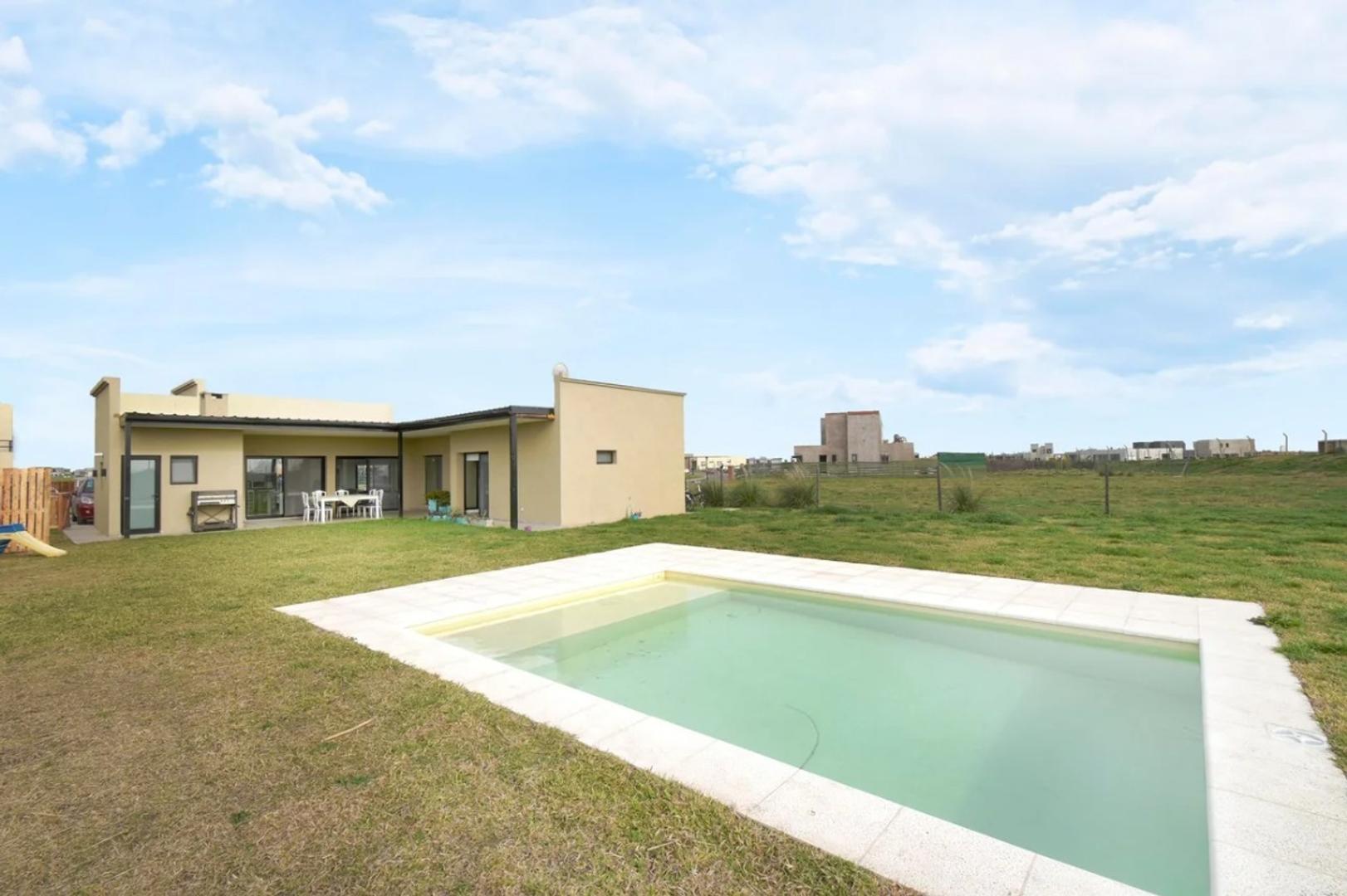 Casa 4 ambientes con 3 baños