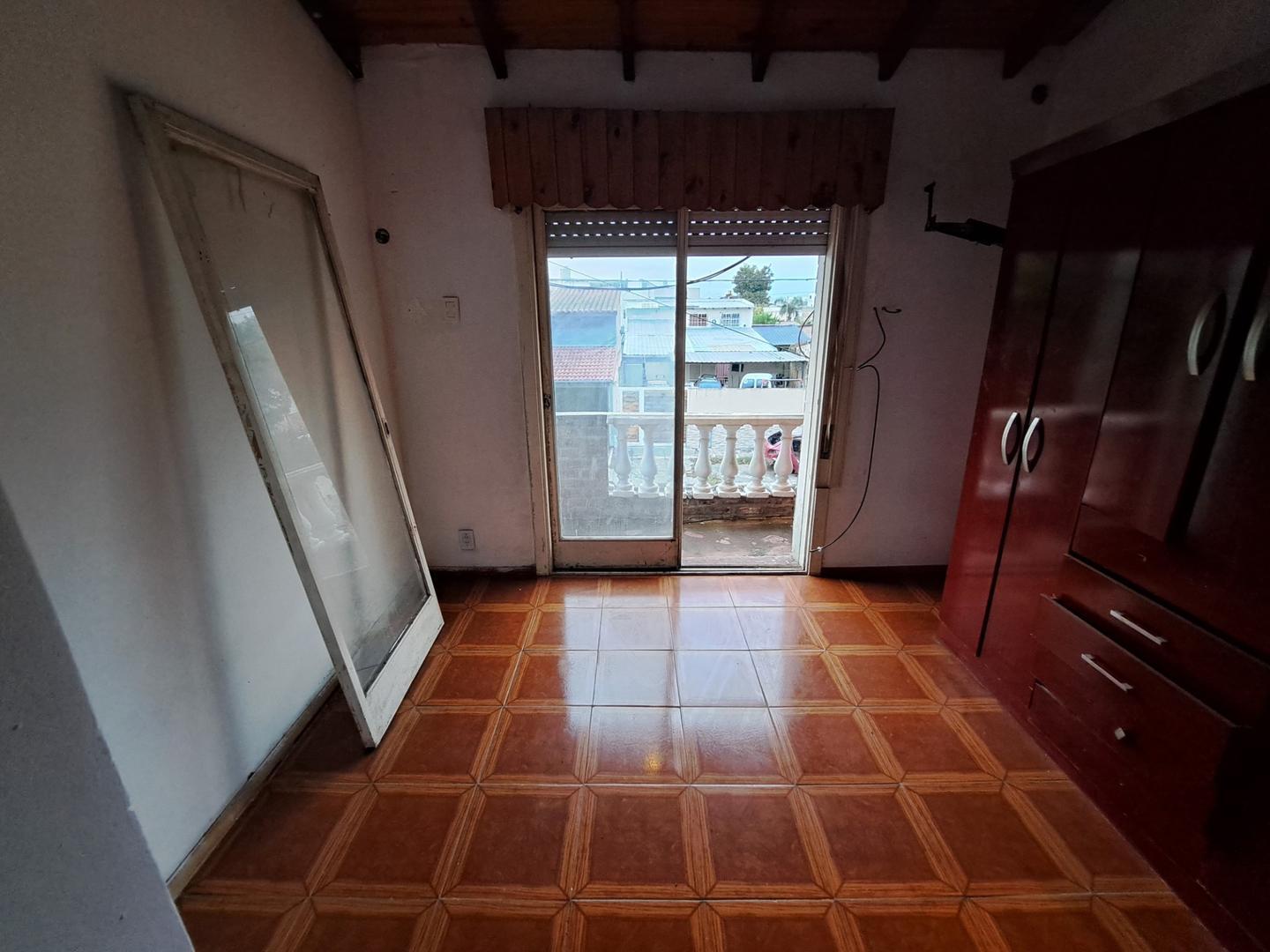 CASA 4 AMBIENTES CON COCHERA Y TERRAZA