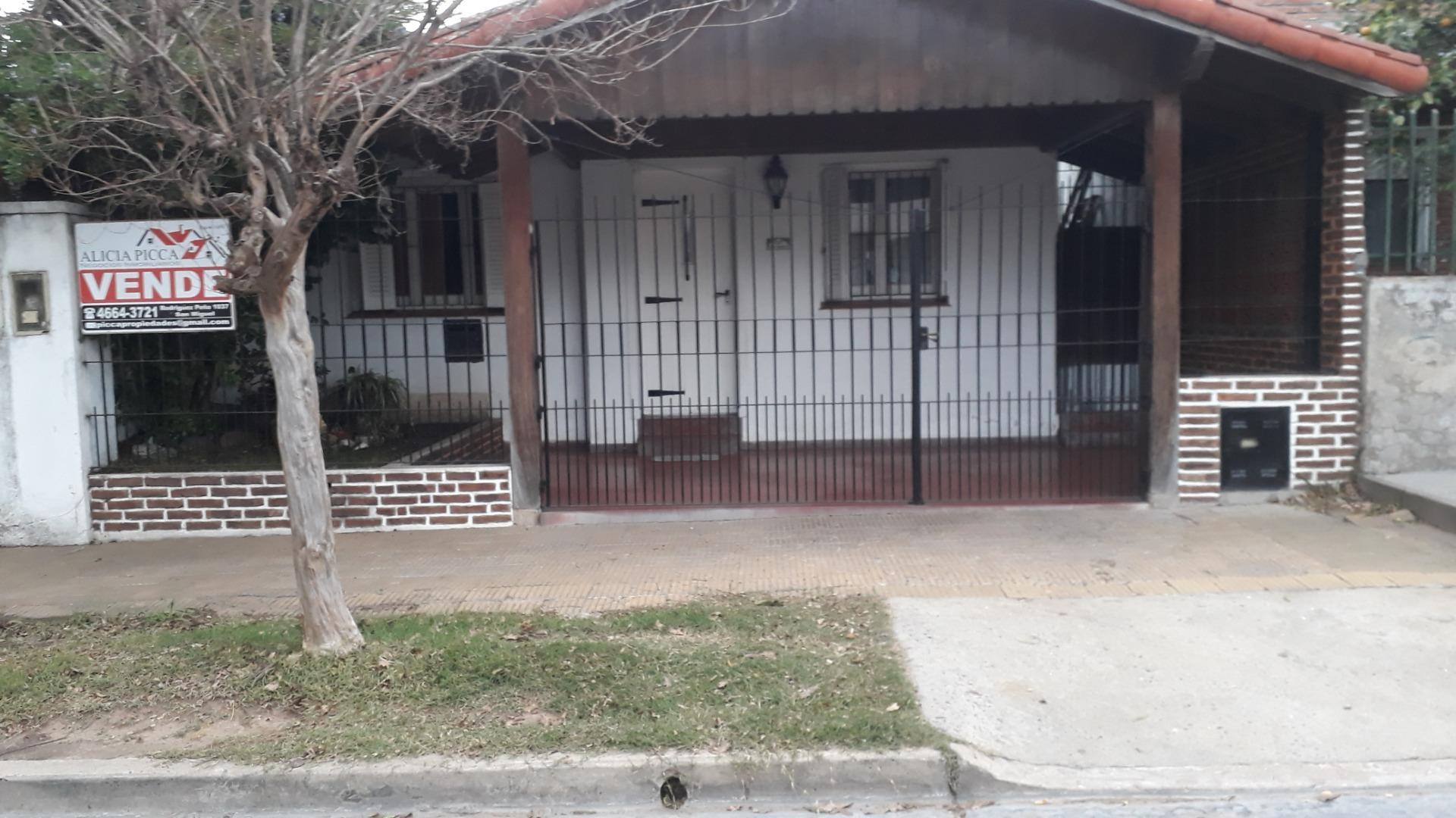 CASA 5 AMB. EN BELLA VISTA MAS DEPART EXCELENTE OPORTUNIDAD!