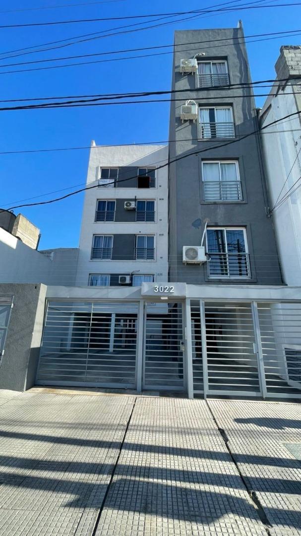 Moderno departamento de 2 ambientes sobre Av. Pte Peron
