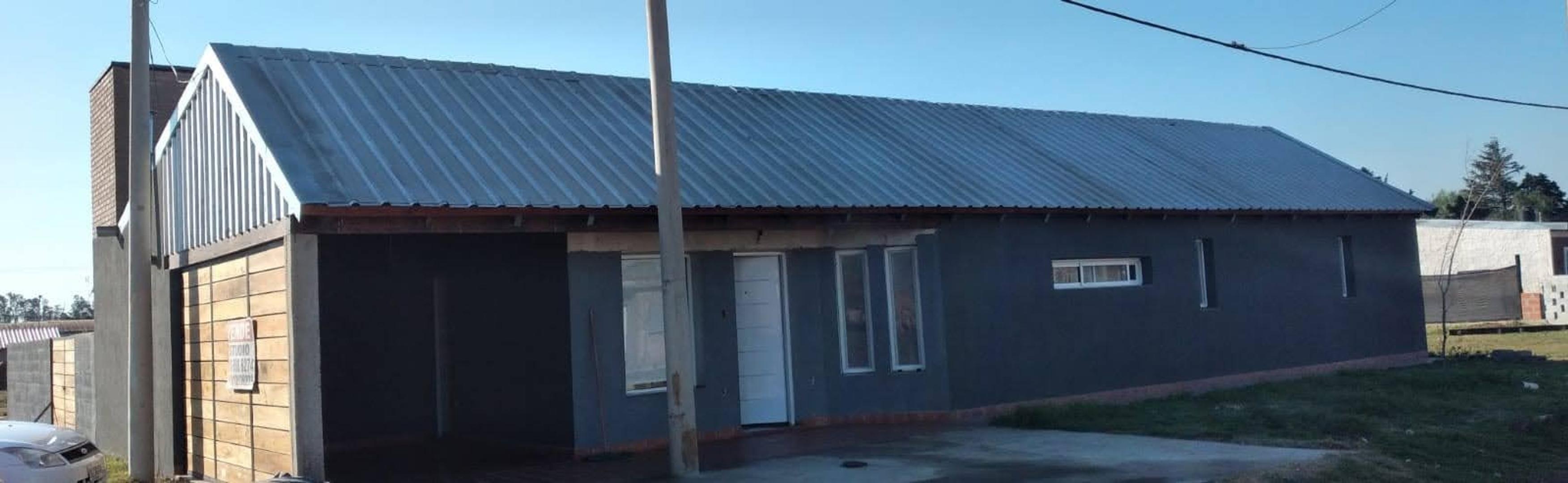 Casa 4 ambientes con 2 baños