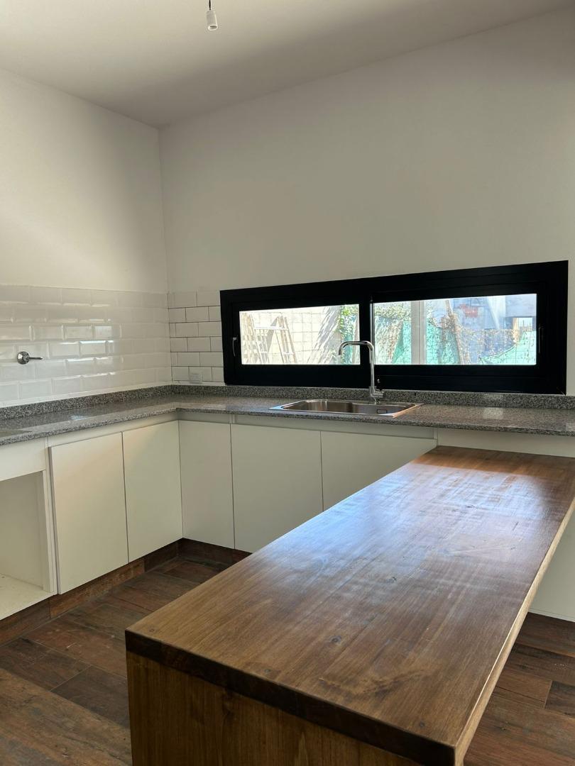 Casa 3 ambientes con 2 baños