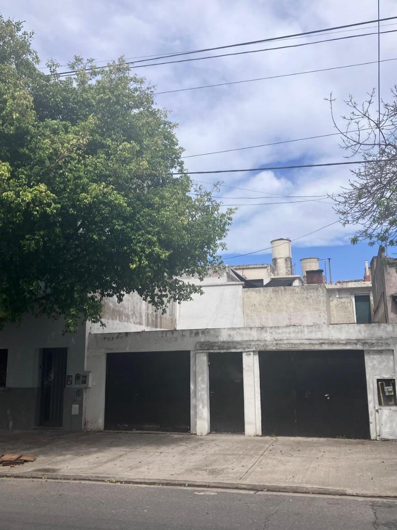 CASA ANTIGUA PARA 2 FAMILIAS VALOR LOTE 8,66x16,50mtrs