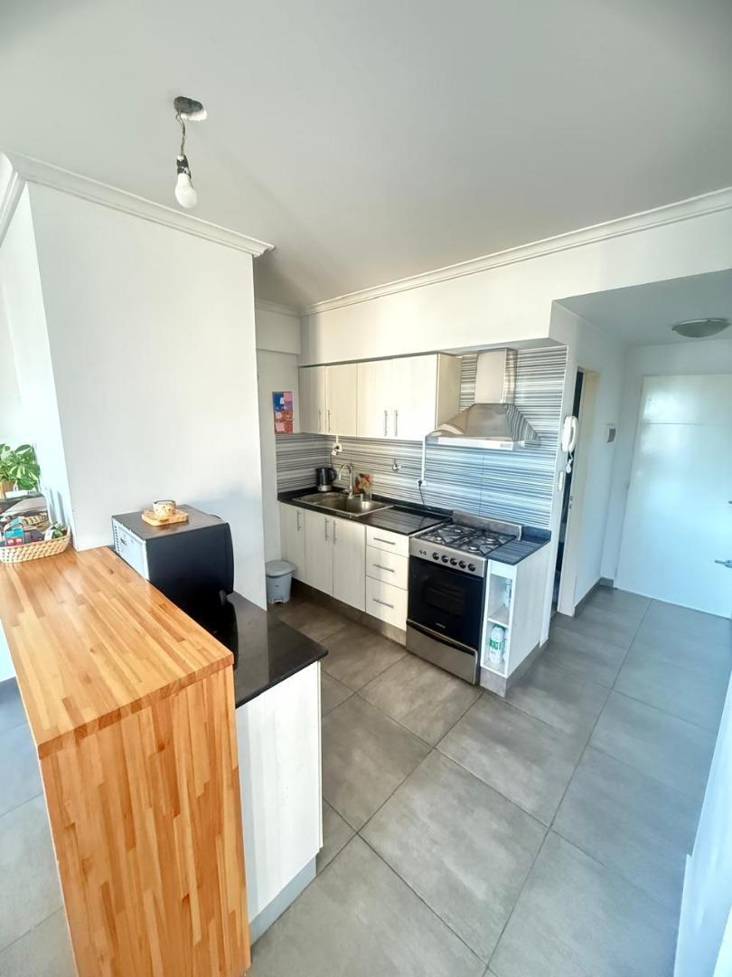 DEPARTAMENTO 4 AMBIENTES EN EDIFICIO DE CATEGORÍA