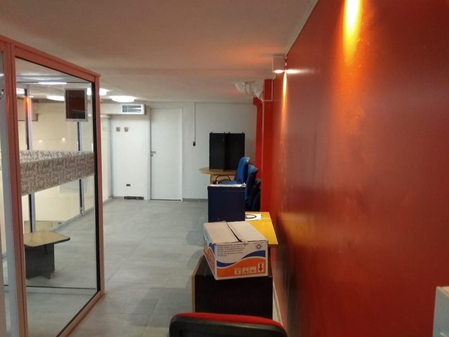 Local comercial para oficinas en Recoleta / VENTA CON RENTA