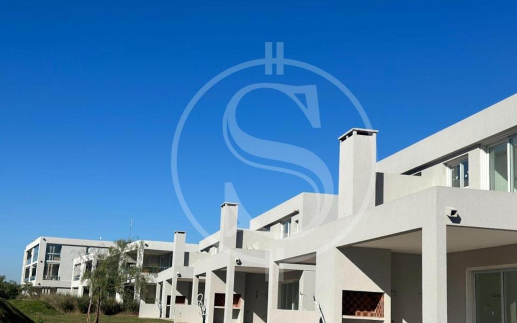 TOWNHOUSE PILARA BARRIO LA CALESA TIPO CASA CON JARDIN