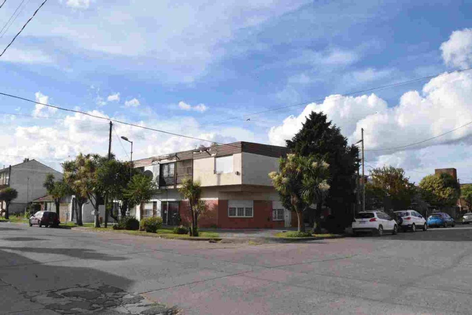 VENTA CASA 4 AMBIENTES PINOS DE ANCHORENA