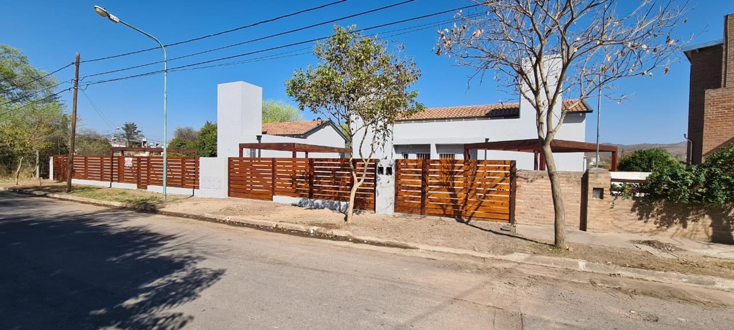 SALDAN -  2 DORM 2 B JARDIN, PATIO. EXCELENTE