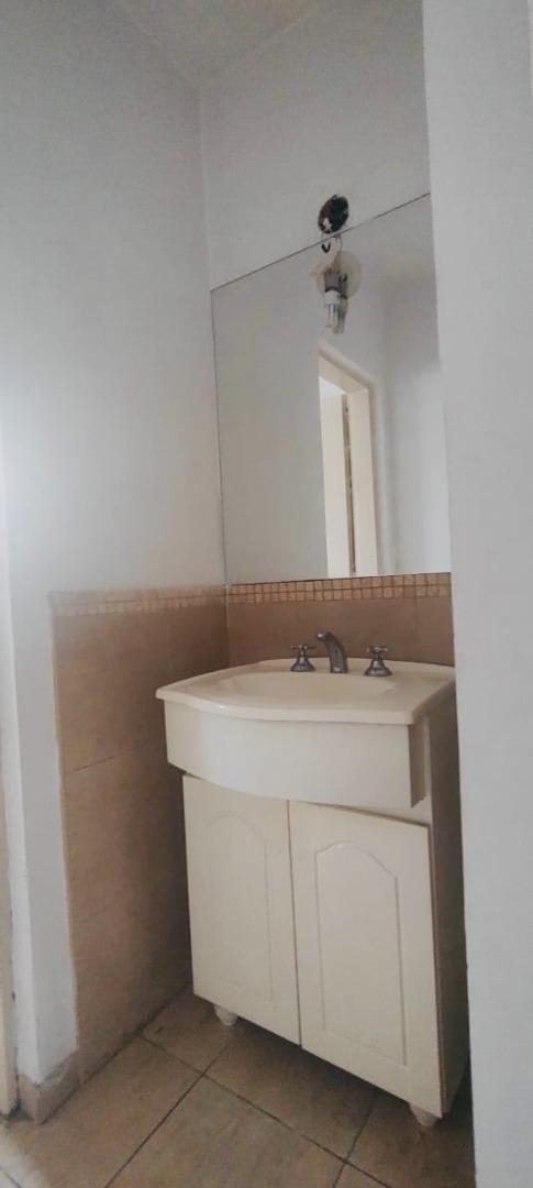 Casa en Alquiler con 2 cocheras