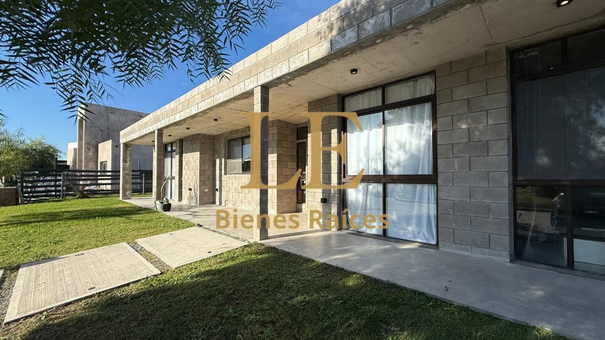 Casa 6 ambientes con 4 baños