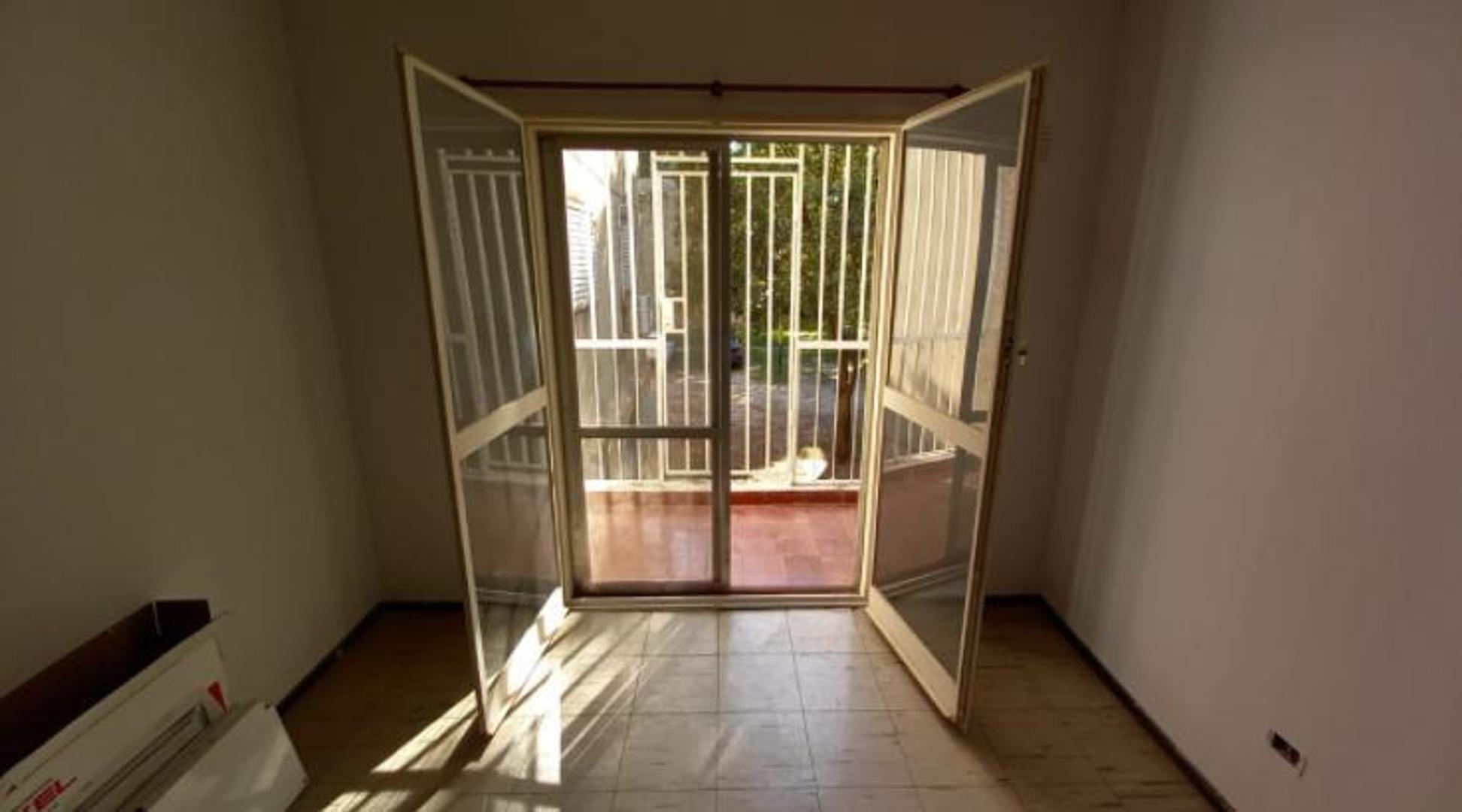 Departamento en Venta en Celedonio Escalada, USD 40.000