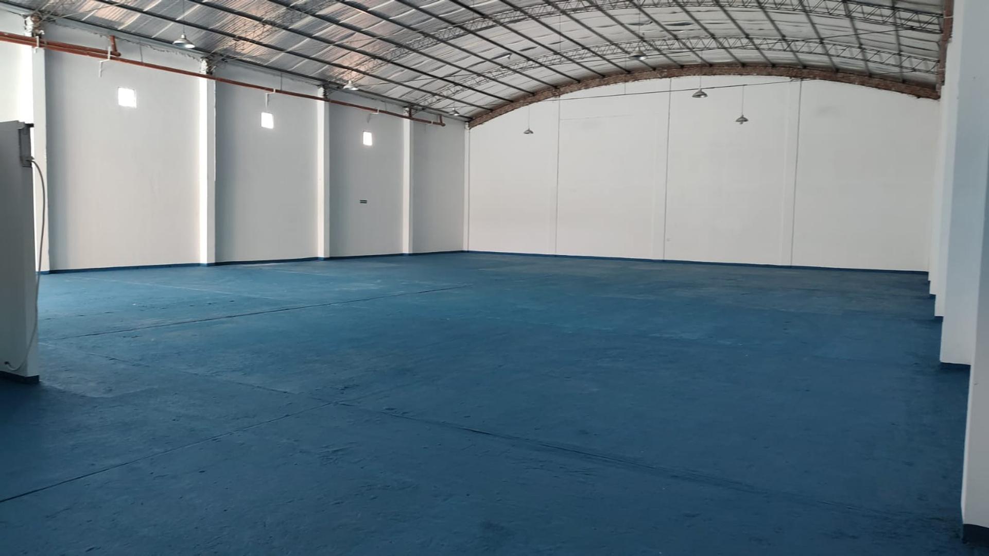 Venta de Importante Galpón con pocos años de construcción!.