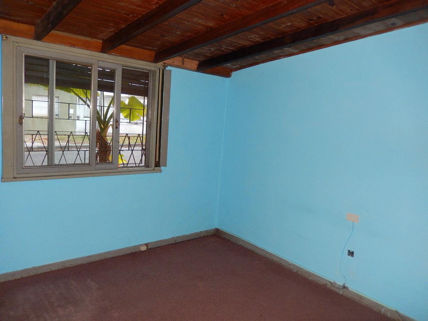 VENTA DE CASA EN LOTE PROPIO DE CUATRO AMB