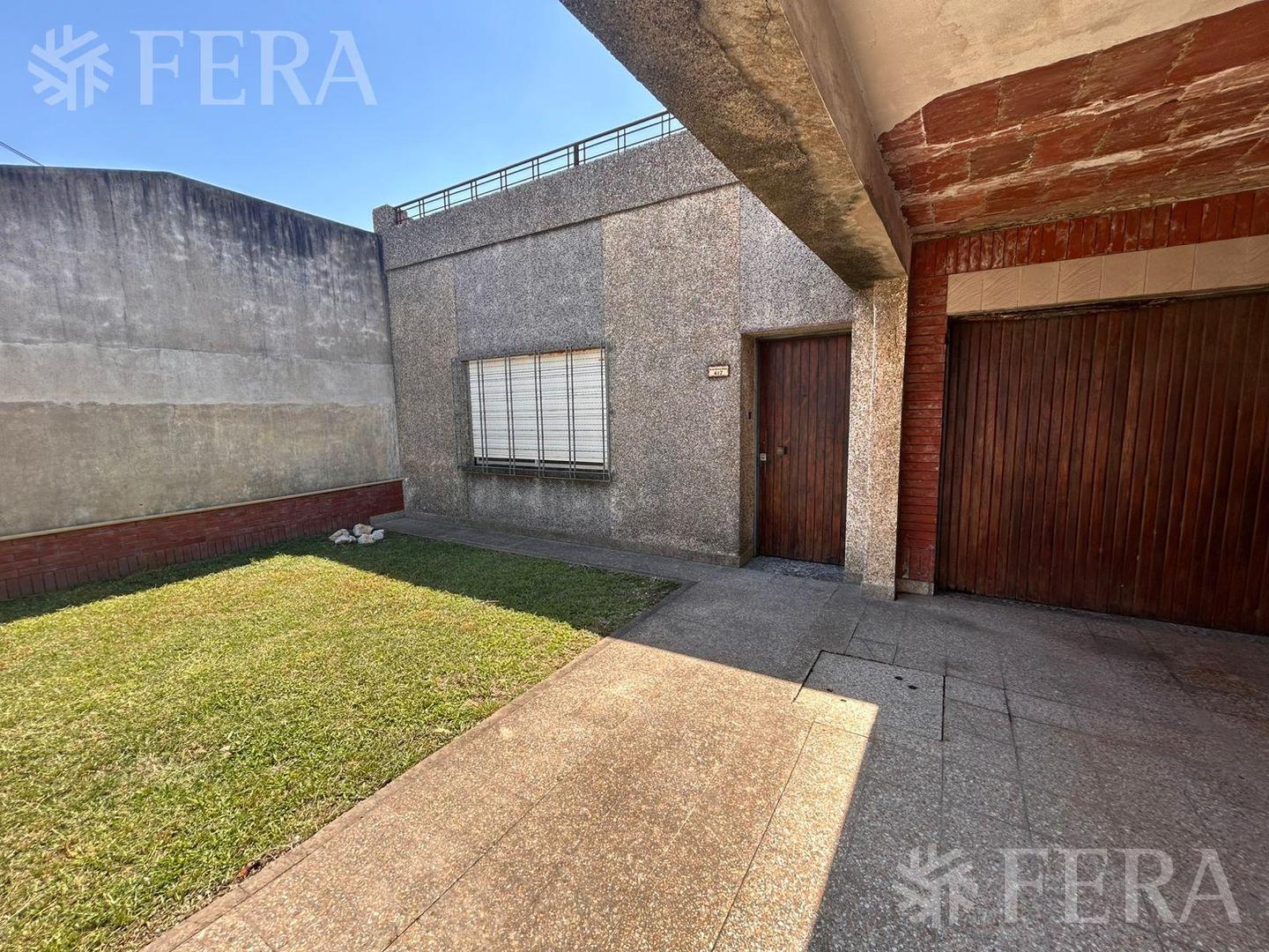 Venta casa 5 ambientes con cochera en Villa Dominico