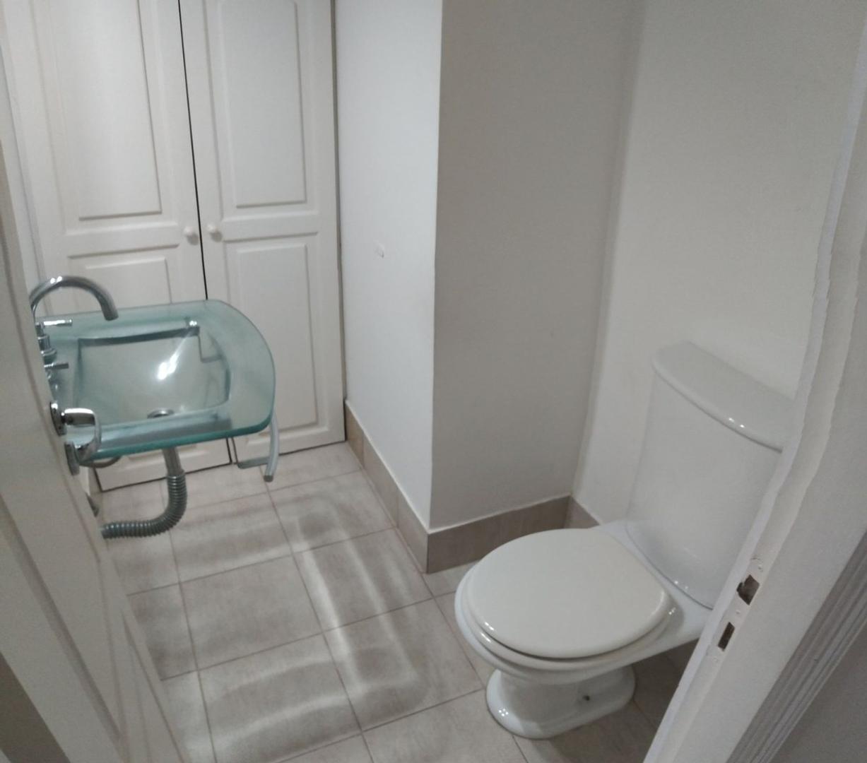 Casa 4 ambientes con 3 baños